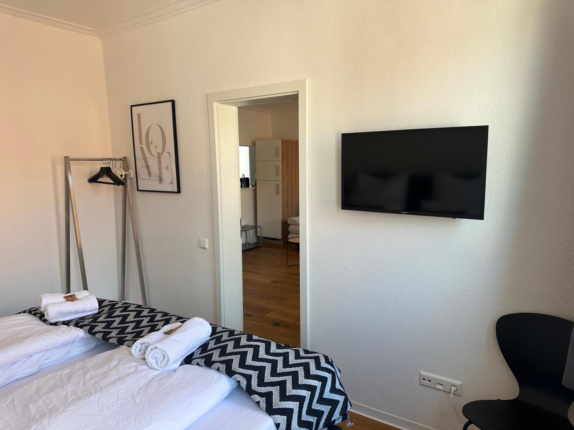 Stylisches Apartment Mit Grossem Tageslichbad Am Marktplatz Leonberg Exterior foto